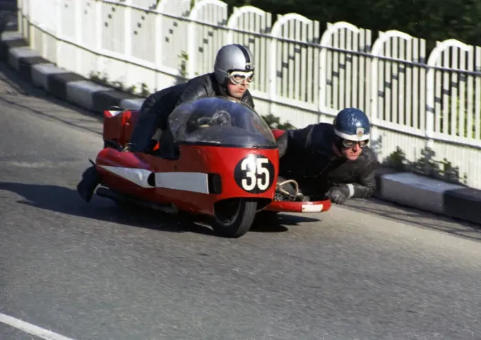 Framed Print : Stuart Applegate & Rod Appleton (BMW) 1969 500 Sidecar TT
