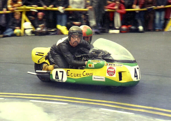Stuart Applegate Ron Hardy Suzuki 1977 Sidecar TT