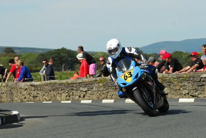 Framed Print : Stuart Bedford (Suzuki) 2015 Southern 100