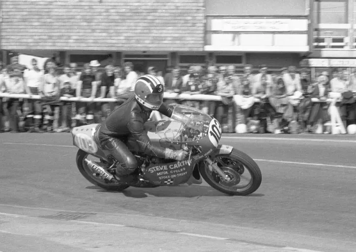 Framed Print : Stuart Jones (Yamaha) 1981 Junior Manx Grand Prix Framed Print : Stuart Jones (Yamaha) 1981 Junior Manx Grand Prix