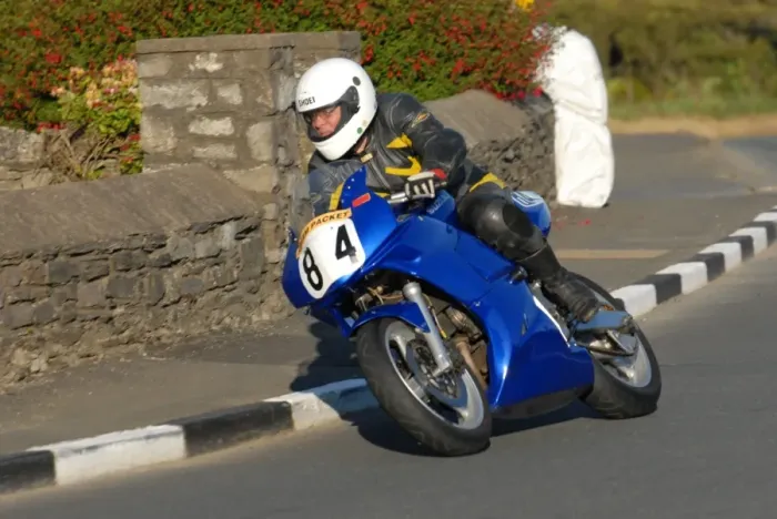 Framed Print : Stuart Noon (Suzuki) 2011 Southern 100 Framed Print : Stuart Noon (Suzuki) 2011 Southern 100