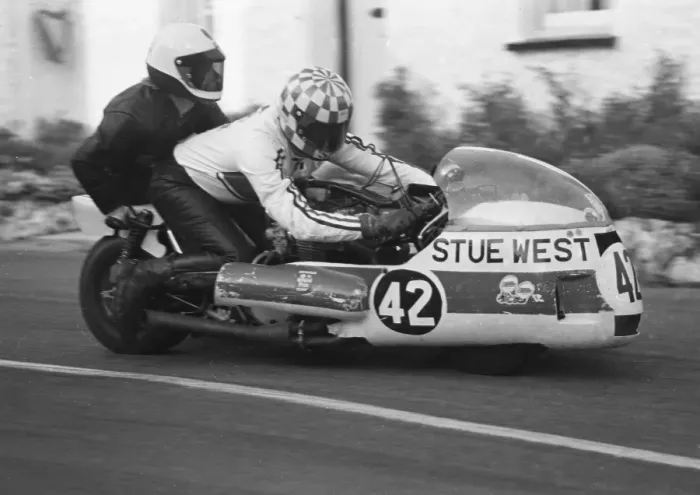 Framed Print : Stue West & I Andrews (Kawasaki) 1978 Southern 100 Framed Print : Stue West & I Andrews (Kawasaki) 1978 Southern 100