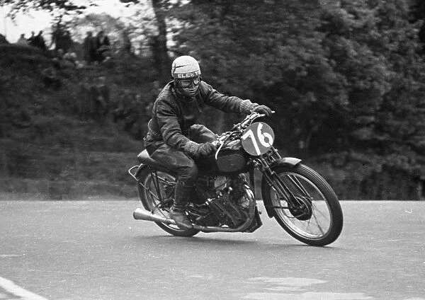 Sven Sorensen (Excelsior) 1949 Lightweight TT practice