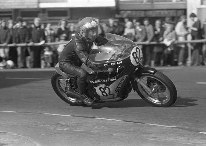 Framed Print : Bill Swallow (Velocette) 1979 Senior Manx Grand Prix Framed Print : Bill Swallow (Velocette) 1979 Senior Manx Grand Prix