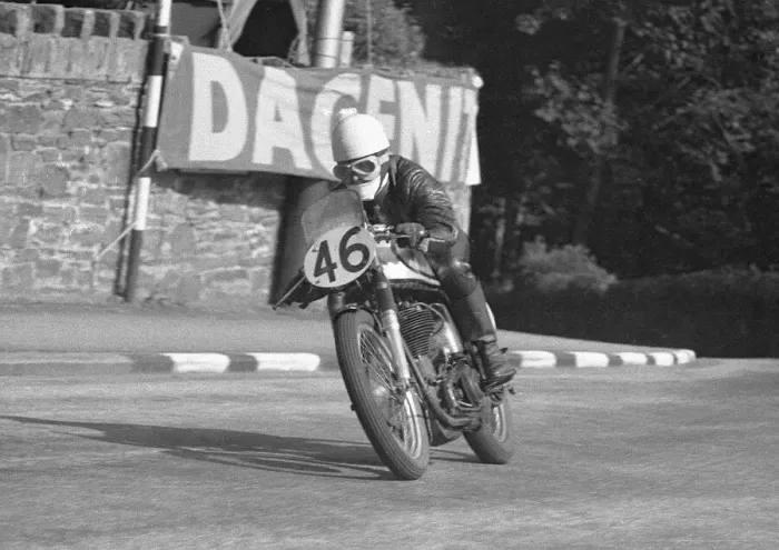 Framed Print : Syd Mizen (Norton) 1957 Senior Manx Grand Prix Framed Print : Syd Mizen (Norton) 1957 Senior Manx Grand Prix