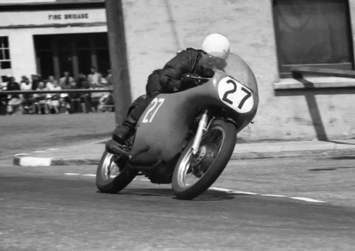 Framed Print : Syd Mizen (Norton) 1960 Junior TT Framed Print : Syd Mizen (Norton) 1960 Junior TT