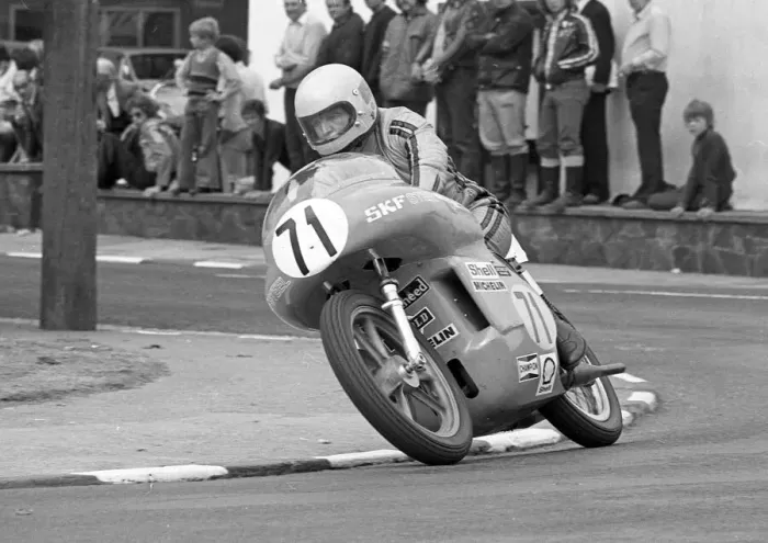 Framed Print : T Neil Kelly (Racewaye) 1975 Senior Manx Grand Prix Framed Print : T Neil Kelly (Racewaye) 1975 Senior Manx Grand Prix