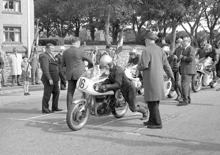 Framed Print : T Neil Kelly (Velocette) 1967 Senior Manx Grand Prix