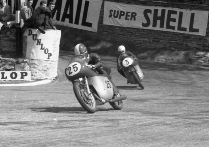 Framed Print : Tarquinio Provini leads Carlo Ubbiali (MV) 1959 Lightweight TT Framed Print : Tarquinio Provini leads Carlo Ubbiali (MV) 1959 Lightweight TT