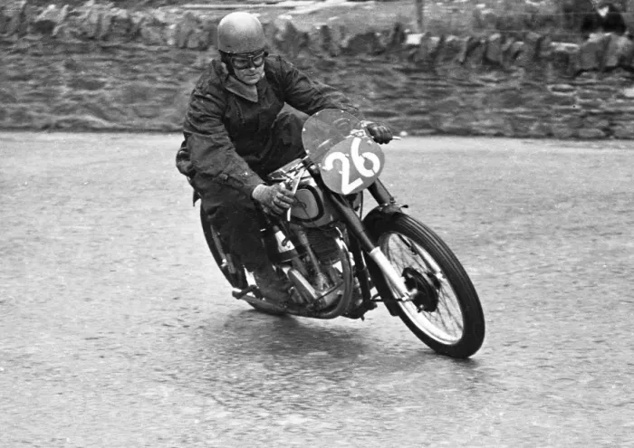 Framed Print : Ted Andrew (Norton) 1949 Senior Clubman TT Framed Print : Ted Andrew (Norton) 1949 Senior Clubman TT