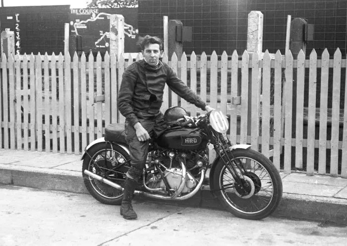Framed Print : Ted Davis (HRD) 1948 Senior Clubman TT Framed Print : Ted Davis (HRD) 1948 Senior Clubman TT