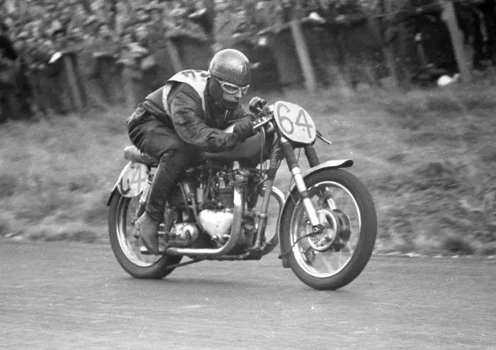 Framed Print : Ted Fenwick (TJS) 1954 Cadwell Park Framed Print : Ted Fenwick (TJS) 1954 Cadwell Park