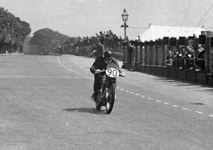 Framed Print : Ted Pink (Norton) 1949 Junior Clubman TT Framed Print : Ted Pink (Norton) 1949 Junior Clubman TT