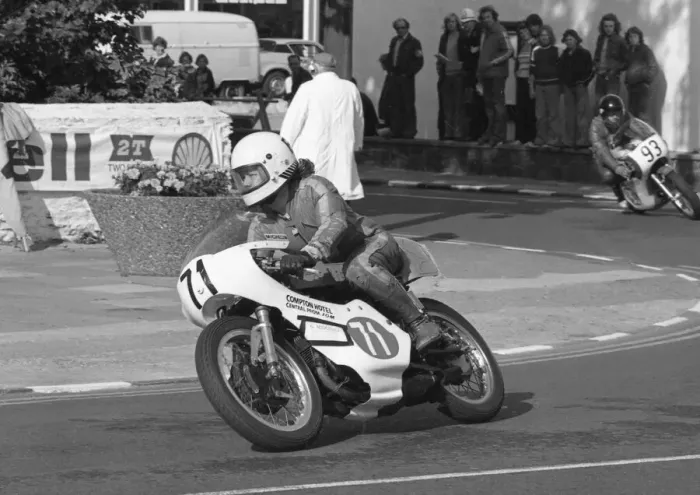 Framed Print : Terry Griffiths (Yamaha) 1977 Lightweight Manx Grand Prix Framed Print : Terry Griffiths (Yamaha) 1977 Lightweight Manx Grand Prix