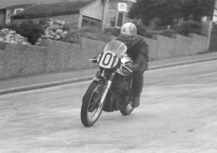 Framed Print : Terry Muir (Norton) 1960 Junior Manx Grand Prix
