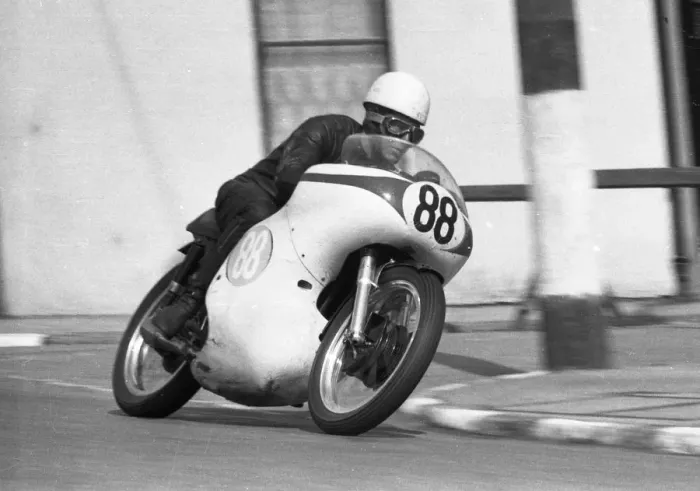Framed Print : Terry Muir (Norton) 1963 Junior Manx Grand Prix Framed Print : Terry Muir (Norton) 1963 Junior Manx Grand Prix