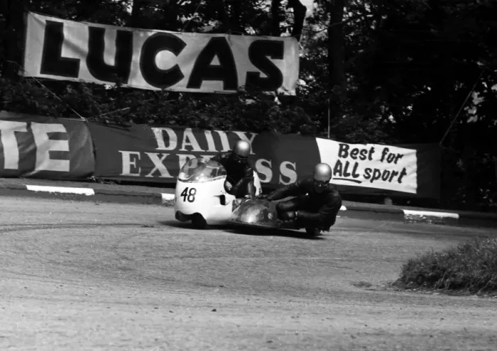 Framed Print : Terry Vinicombe & G Golder (Triumph) at Ramsey Hairpin, 1964 Sidecar TT