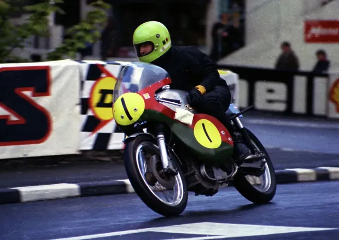 Framed Print : Tom Dickie Matchless 1972 Senior TT Framed Print : Tom Dickie Matchless 1972 Senior TT