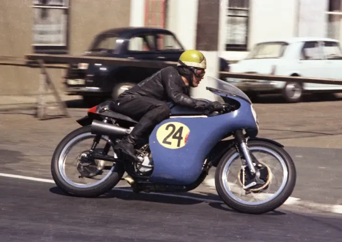 Framed Print : Tom Dickie (Petty Norton) 1968 Senior TT Framed Print : Tom Dickie (Petty Norton) 1968 Senior TT