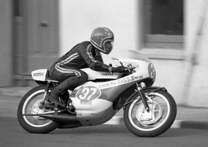 Framed Print : Tom Herron (Yamaha) 1972 Junior TT Framed Print : Tom Herron (Yamaha) 1972 Junior TT