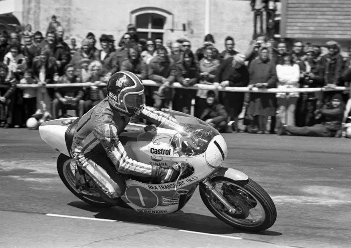 Framed Print : Tom Herron (Yamaha) 1975 Junior TT Framed Print : Tom Herron (Yamaha) 1975 Junior TT