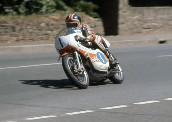 Framed Print : Tom Herron (Yamaha) 1975 Junior TT Framed Print : Tom Herron (Yamaha) 1975 Junior TT