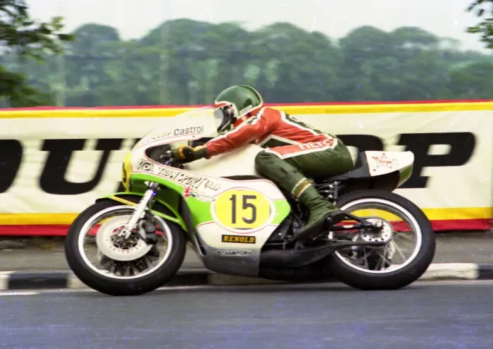 Framed Print : Tom Herron (Yamaha) 1976 Senior TT Framed Print : Tom Herron (Yamaha) 1976 Senior TT