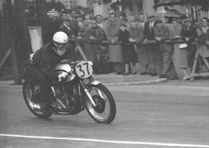 Framed Print : Tom Hesketh (Norton) 1957 Junior Manx Grand Prix Framed Print : Tom Hesketh (Norton) 1957 Junior Manx Grand Prix