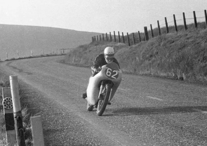 Framed Print : Tom Hesketh (Norton) 1959 Senior TT