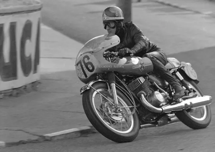 Framed Print : Tom Loughridge (Suzuki) 1971 Senior TT Framed Print : Tom Loughridge (Suzuki) 1971 Senior TT