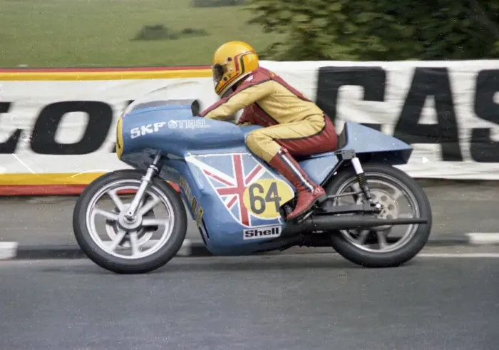 Framed Print : Tom Newell (Racewaye) 1976 Senior TT Framed Print : Tom Newell (Racewaye) 1976 Senior TT