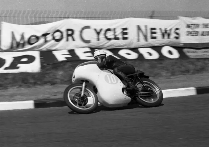Framed Print : Tom Phillis (Norton) 1961 Junior TT Framed Print : Tom Phillis (Norton) 1961 Junior TT