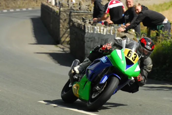 Framed Print : Tom Robinson (Kawasaki) 2016 Southern 100 Framed Print : Tom Robinson (Kawasaki) 2016 Southern 100