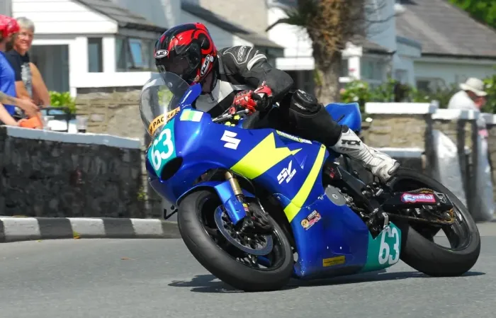 Framed Print : Tom Robinson (Suzuki) 2016 Southern 100 Framed Print : Tom Robinson (Suzuki) 2016 Southern 100