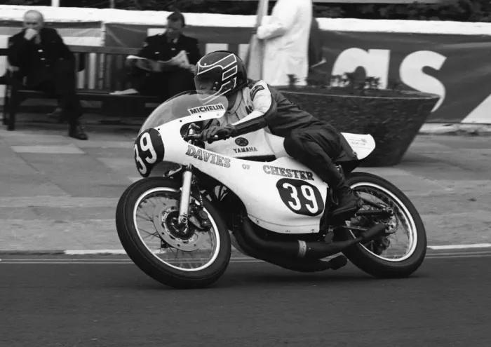Framed Print : Tom Robinson (Yamaha) 1977 Formula 3 TT Framed Print : Tom Robinson (Yamaha) 1977 Formula 3 TT