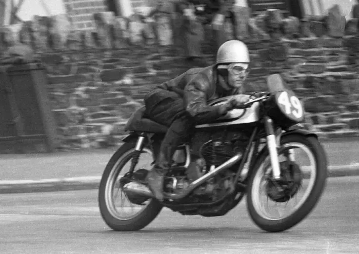 Framed Print : Tom Thorp (Norton) 1957 Junior Manx Grand Prix Framed Print : Tom Thorp (Norton) 1957 Junior Manx Grand Prix