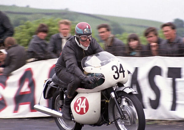 Tom Walker (Triumph) 1968 Production TT