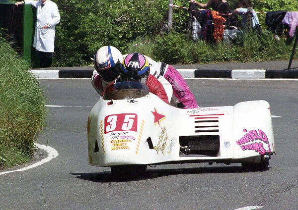 Tommy Bennett & Brian Kneale (Yamaha) 1993 Sidecar TT