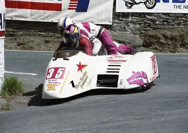 Tommy Bennett  /  Brian Kneale (Yamaha) 1993 Sidecar TT