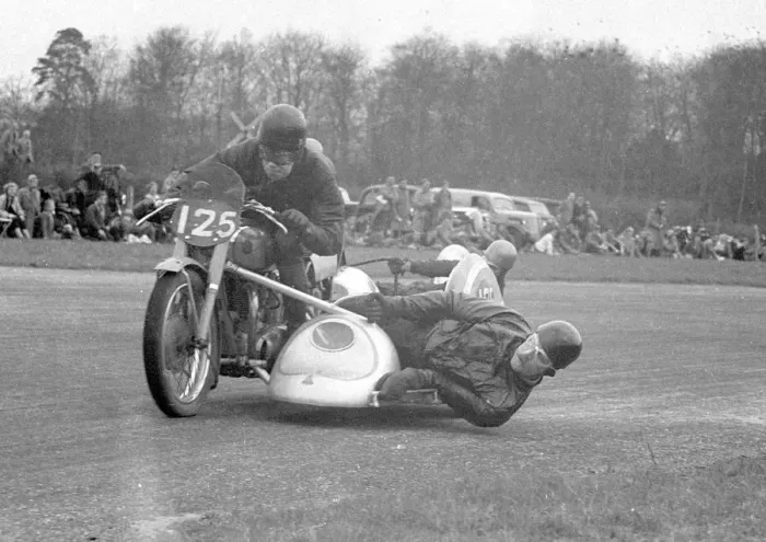 Framed Print : Tommy Bounds (BSA) 1952 Thruxton Framed Print : Tommy Bounds (BSA) 1952 Thruxton