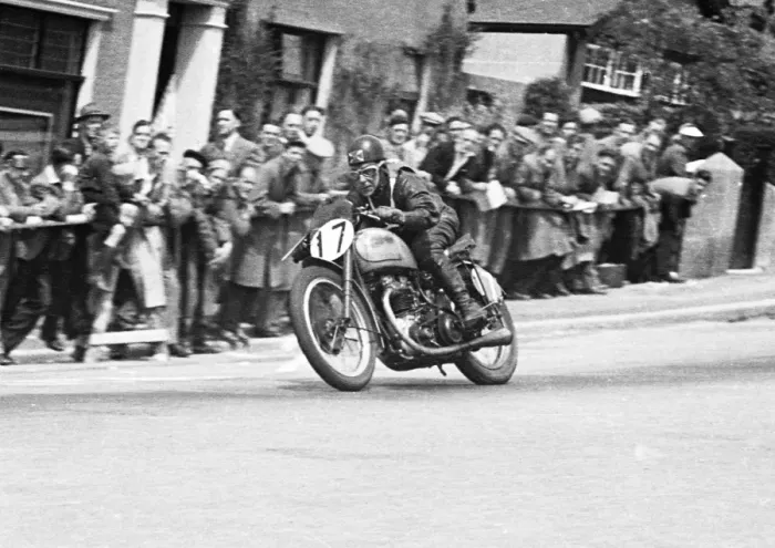 Framed Print : Tommy McEwan (Triumph) 1950 Senior TT