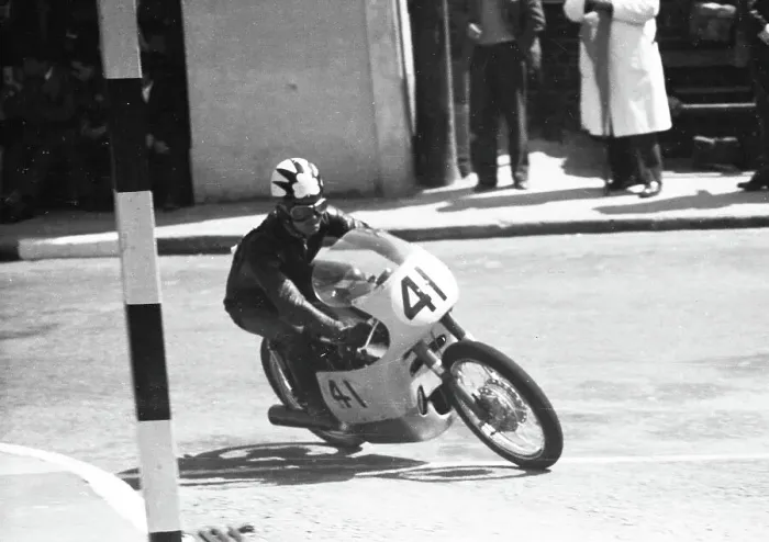 Framed Print : Tommy Robb (Ducati) at The Manx Arms; 1959 Ultra Lightweight TT Framed Print : Tommy Robb (Ducati) at The Manx Arms; 1959 Ultra Lightweight TT
