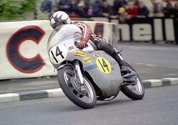 Tommy Robb (Seeley) 1971 Senior TT