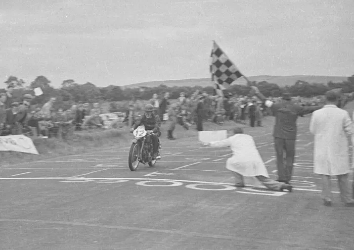Framed Print : Tommy Wood (Guzzi) 1951 Lightweight Ulster Grand Prix Framed Print : Tommy Wood (Guzzi) 1951 Lightweight Ulster Grand Prix