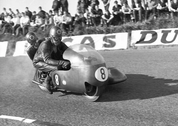 Tony Baitup & K Simmons (Triumph) 1968 500cc Sidecar TT