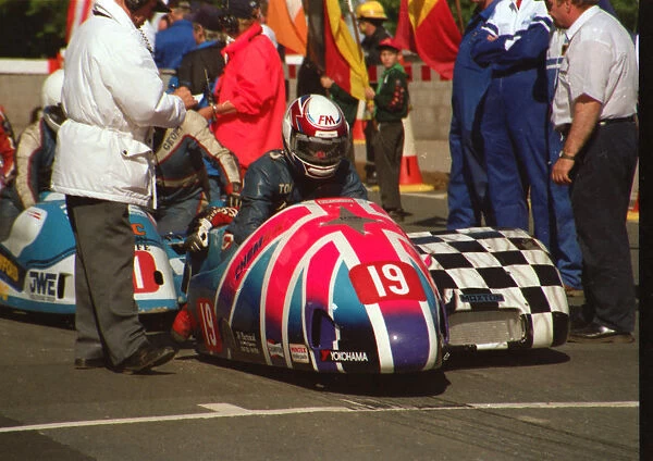 Tony Baker & Scott Parnell (Baker Yamaha) 1999 Sidecar TT