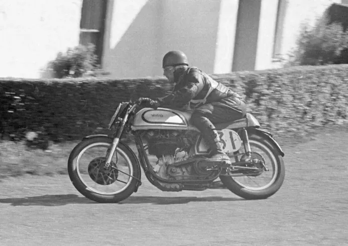 Framed Print : Tony Barham (Norton) 1951 Senior Manx Grand Prix Framed Print : Tony Barham (Norton) 1951 Senior Manx Grand Prix