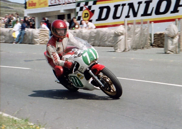 Tony Carey (Yamaha) 1984 Junior TT