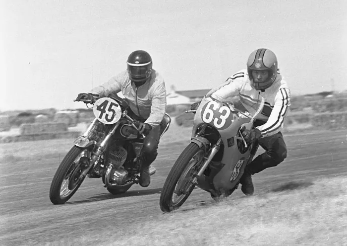 Framed Print : Tony Conway (Kawasaki) & David Connor (Yamaha) 1976 Jurby Airfield Framed Print : Tony Conway (Kawasaki) & David Connor (Yamaha) 1976 Jurby Airfield