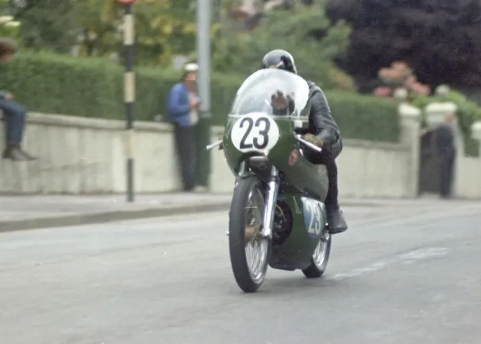 Framed Print : Tony Godfrey (Aermacchi Metisse) 1971 Junior TT Framed Print : Tony Godfrey (Aermacchi Metisse) 1971 Junior TT